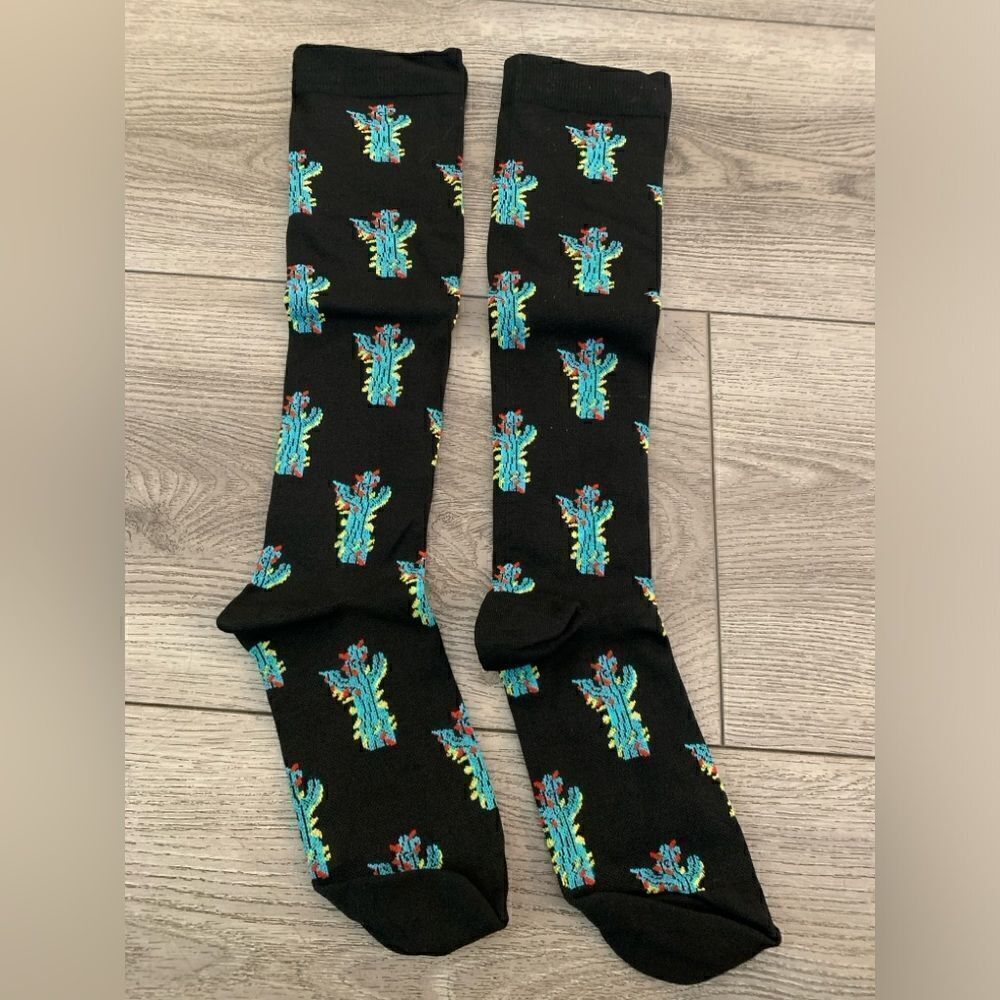 Compression socks with cactus designs brand new - Picture 2 of 4